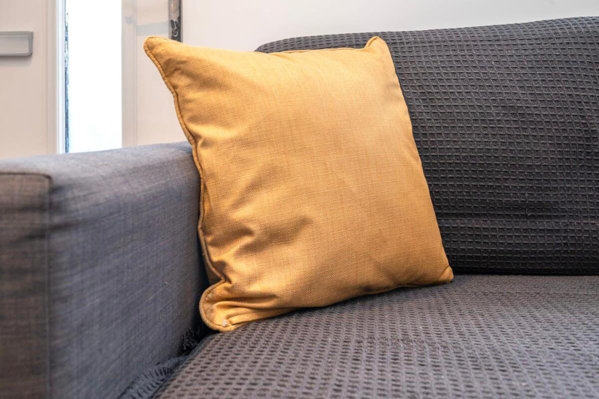 Cozy Single Level Flat With Parking Appartement Enfield Buitenkant foto